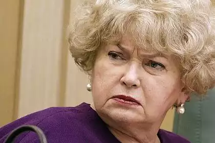 Нарусова отказалась комментировать новость о возвращении Собчак в Россию

Сенатор Людмила Нарусова отказала...